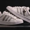 Blanco gris bordado premium