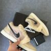 Beige pipa negra