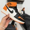 Negro blanco naranja